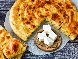 Вита баница с готови кори и плънка от яйца, брашно, кисело мляко и сирене - снимка на рецептата Вита баница с готови кори и плънка от яйца, брашно, кисело мляко и сирене - снимка на рецептата